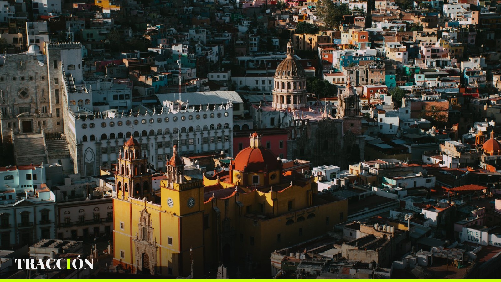 Vista aérea del centro de Guanajuato capital con la Basílica y la Universidad de Guanajuato