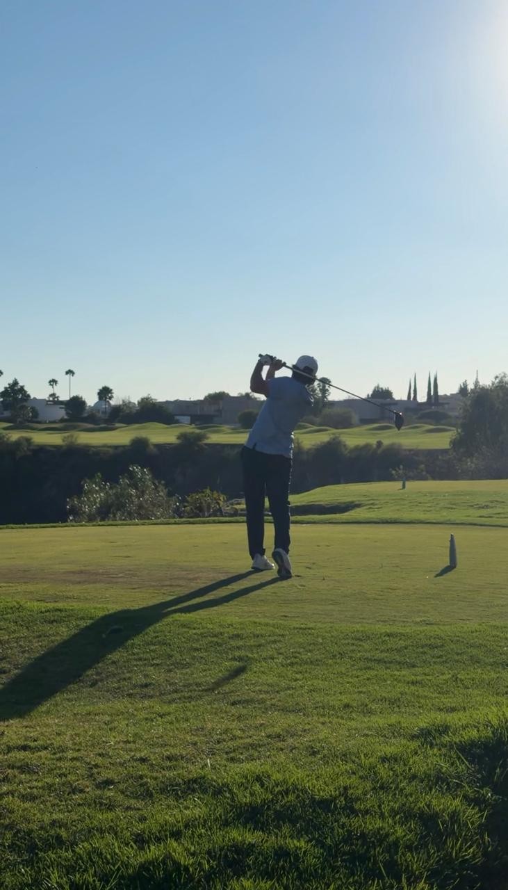 Ernesto Espinosa en la salida de un hoyo del Campestre El Campanario