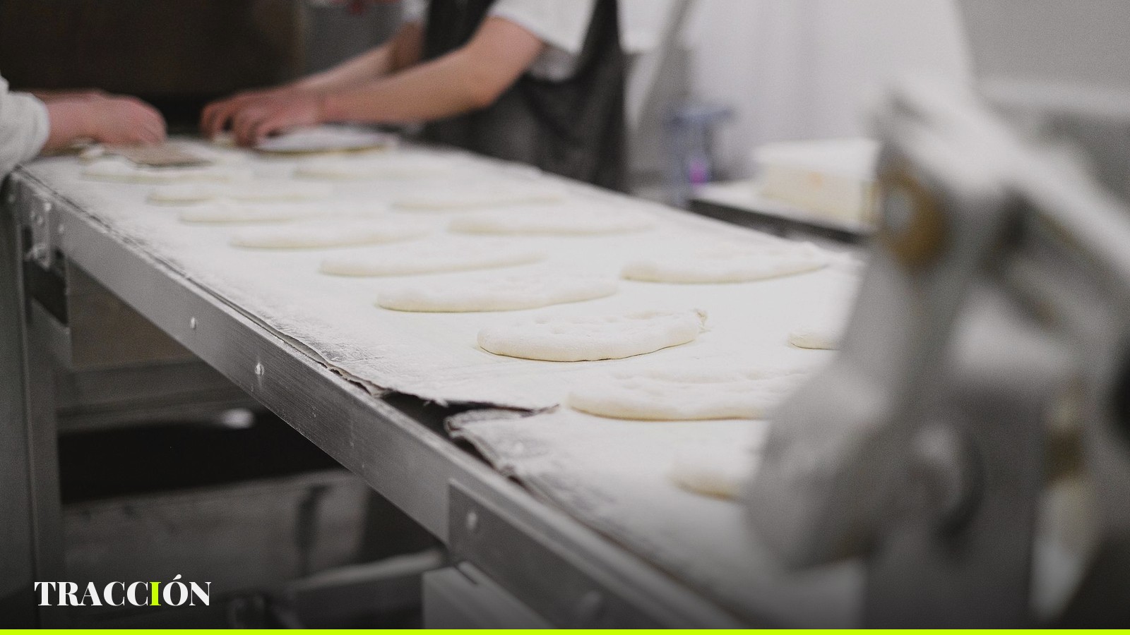 Línea de producción en una panificadora industrial