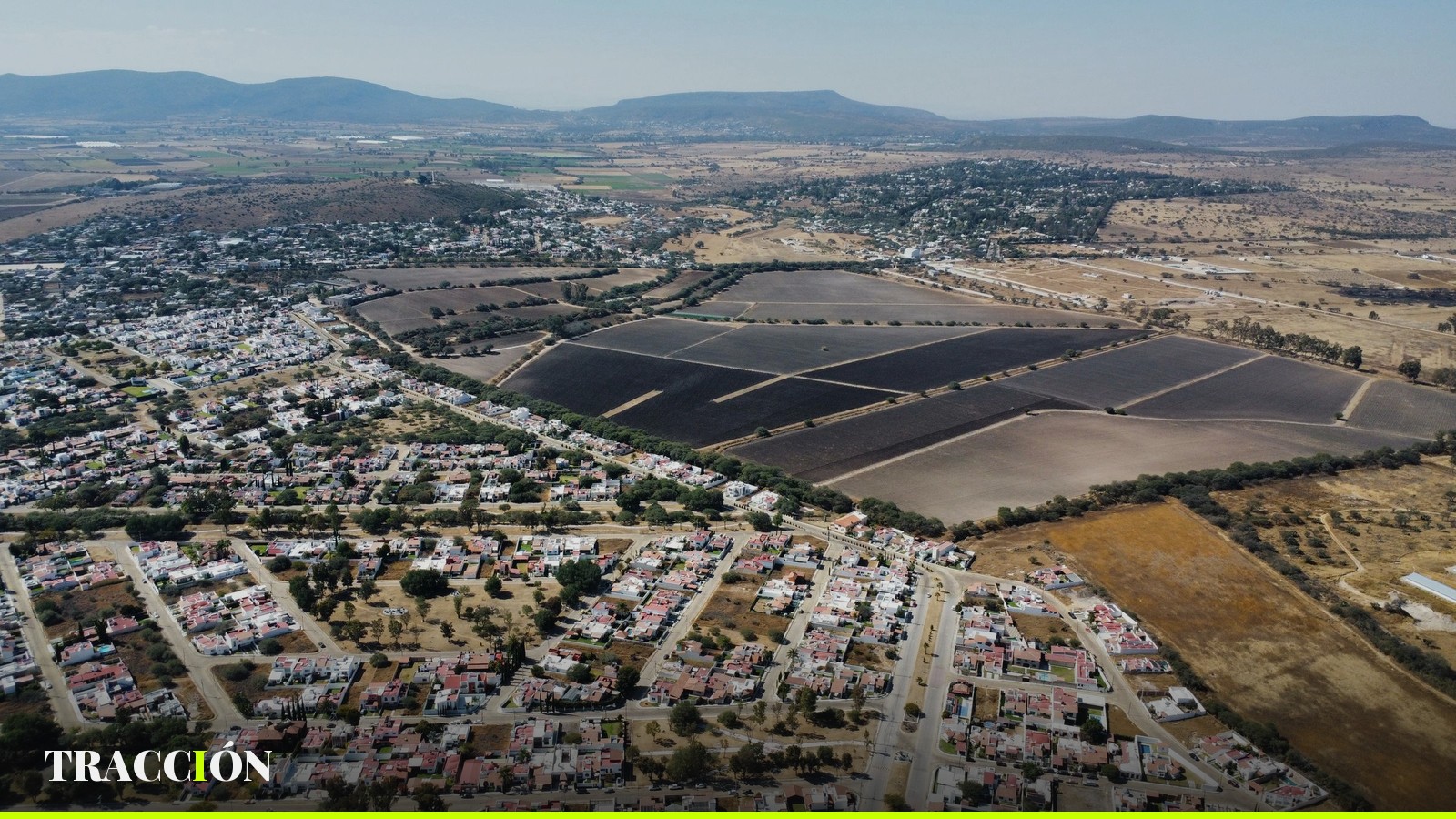 Vista aérea de zonas residenciales y campos de cultivo en Tequisquiapan, Querétaro